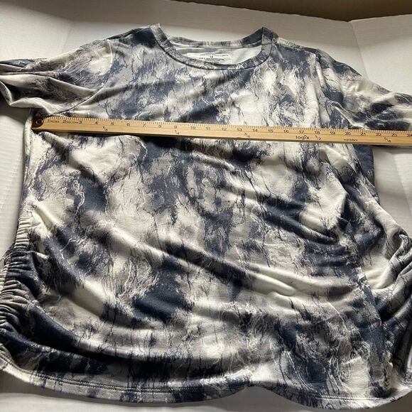 The sweatshirt project size 1X ruched drawstring sides. - Picture 6 of 9